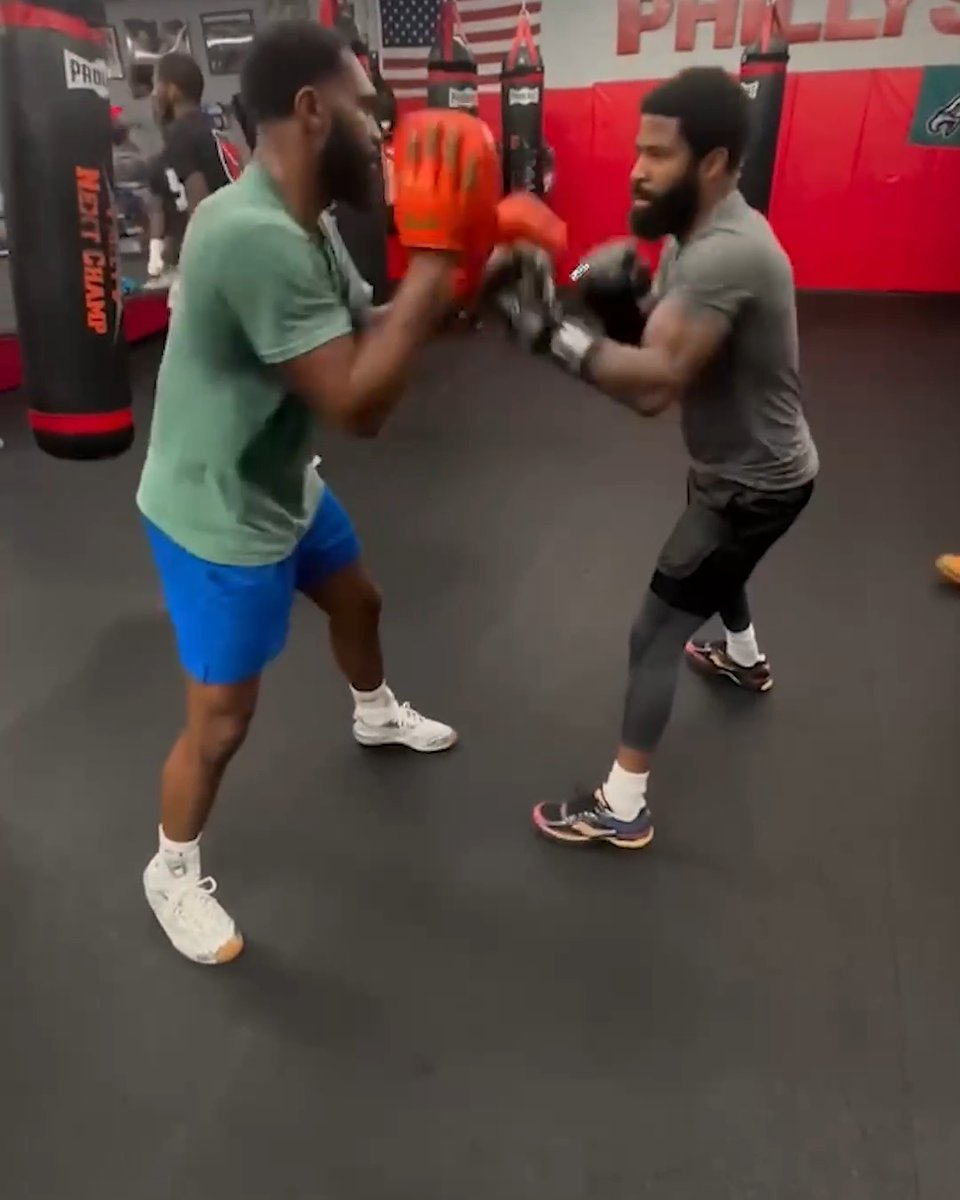 Philadelphia’s finest 🤝 Jaron ‘Boots’ Ennis and Stephen Fulton working together in their hometown 🏠