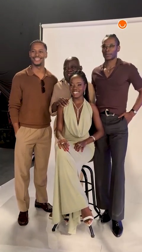 A beleza de Clara Moneke com o pai, o namorado Breno Ferreira e Dan Ferreira, que é irmão do Breno.