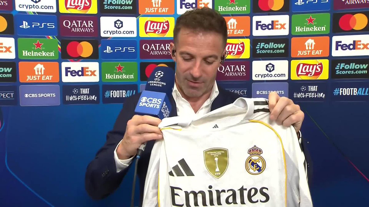 Real Madrid gifts Alessandro Del Piero a signed No.10 Kylian Mbappé kit ✨ Pure class from Los Blancos 🤝✨