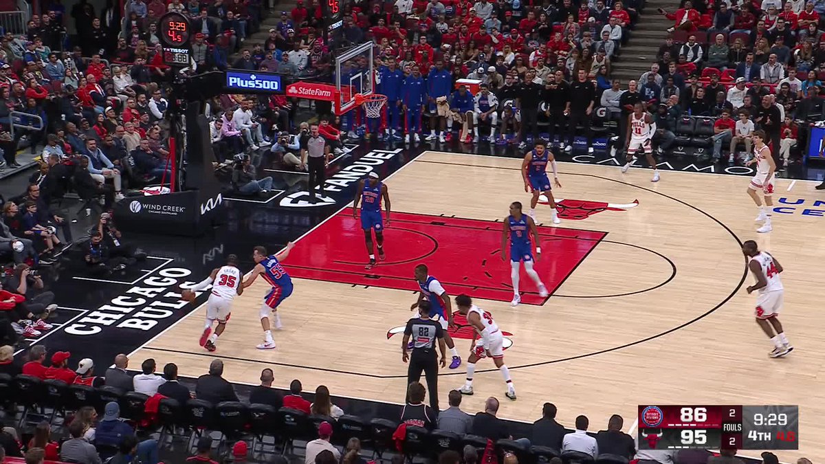 MATAS BUZELIS CAUGHT A BODY. MB | Chicago Sports Network