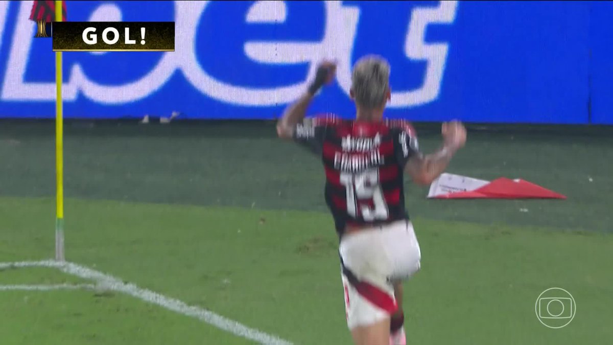 O gol de Carrascal. Flamengo 1x0 Racing. 🎥 TV Globo 📺 | ge