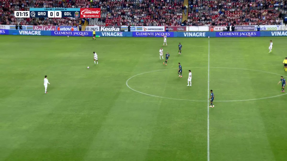 Y a ver si Milito ya se deja de inventos: Si Guti ya está disponible, tiene que ser él el titular, no el Oso González y su nula capacidad para salir con el balón. Pareciera que Gabriel ya se casó con él sólo por su partido vs América.
