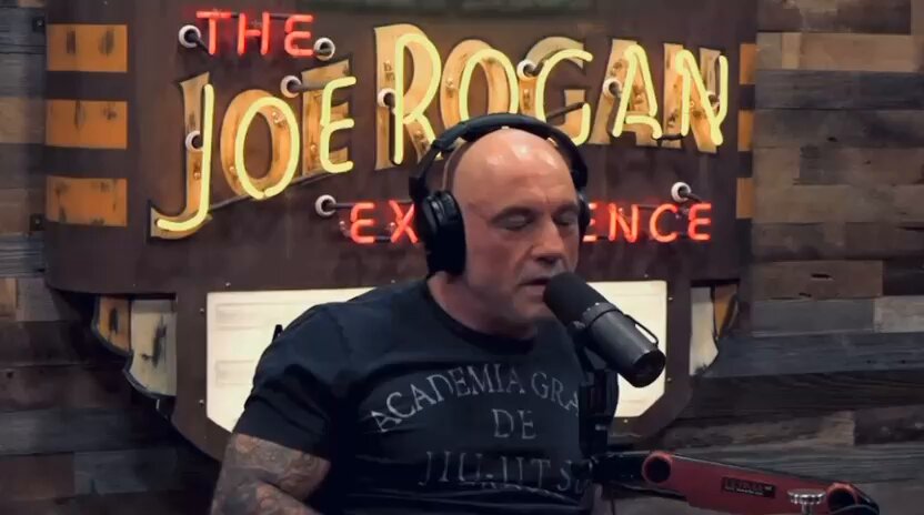 🇺🇸 JOE ROGAN: WE NEVER CONSIDERED WHAT ALGORITHMS WOULD DO TO HUMANITY “No one ever considered algorithms before. We considered access to information, but we didn’t consider that information would be curated to hold your attention span. These factors haven’t been studied well. A few scholars like Jonathan Haidt are asking what the long-term consequences are, especially for children. It’s the first time in human history kids are growing up on social media. We don’t know what that’ll change in empathy, hostility, or even the acceptance of violence.” Source: Joe Rogan