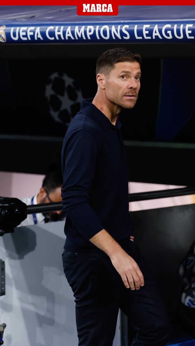 Nos quedamos con este detallazo de Xabi ayer, que nos encanta 🎩 Un señor 🕵️🤝 Saluda a todos tras la victoria ante la Juve 👏👏👏
