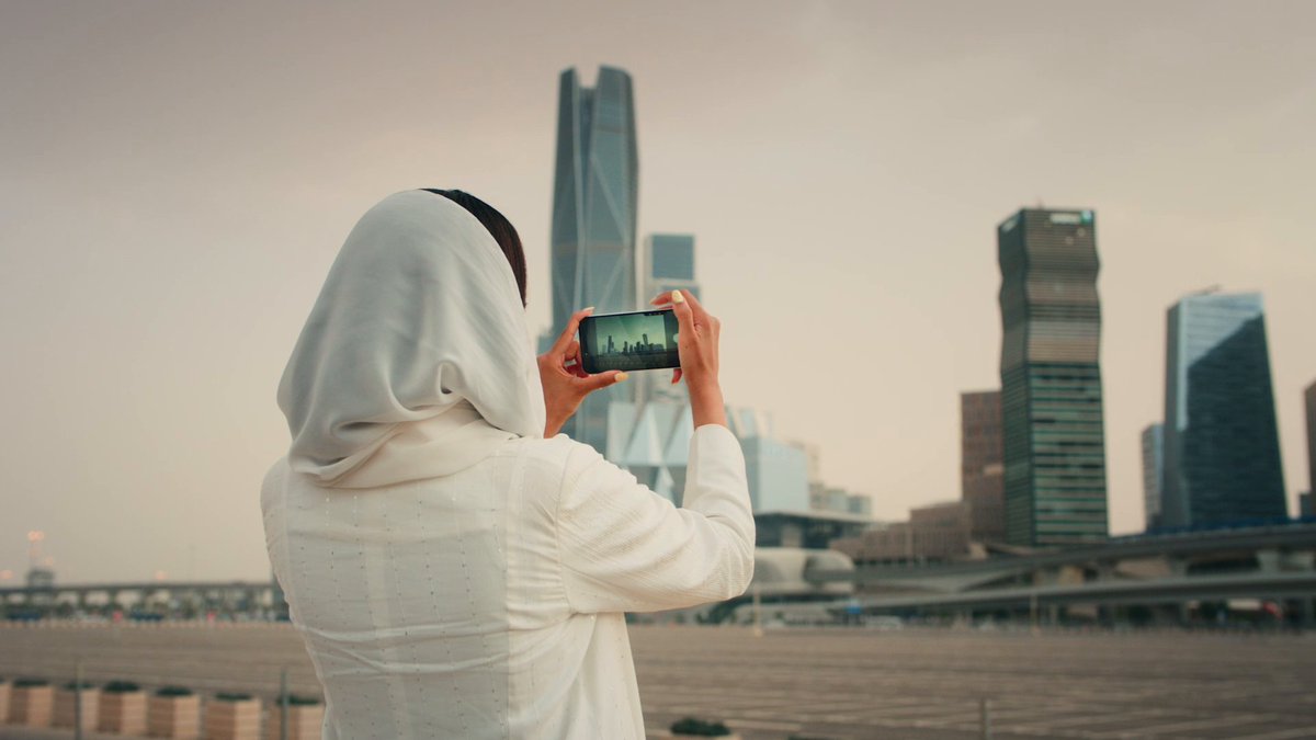 الأجواء الشتوية قرّبت والصور الاحترافية لازم تكون لعبتكم، المصورة نورة العمري تقدم لكم بعض النصائح لتصوير أجمل بالجوال 📱