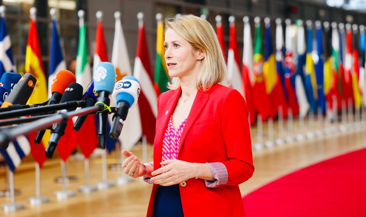The new US sanctions are an important sign of strength. Together with our 19th package of sanctions, we are depriving Russia of the means to fund this war. My doorstep ahead of today’s #EUCO ↓