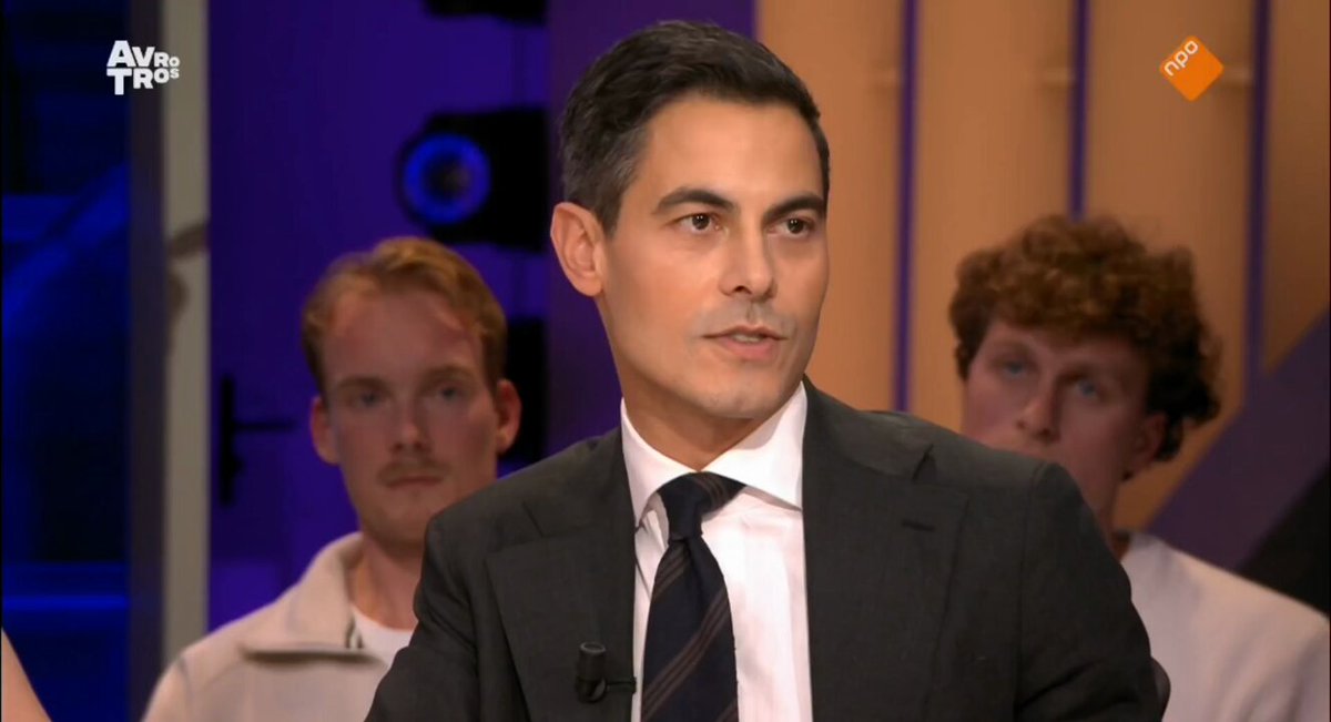 Rob Jetten loopt bij Eva helemaal vast in de discussie over asiel. Hij zegt dat hij asielmigratie wil inperken maar stemt tegen de asielwetten van Faber. Jetten doet het voorkomen of het allemaal aan de 'slechte wetten' van Faber ligt. Maar D66 was tijdens Rutte 4 nog voorstander van het tweestatusstelsel.