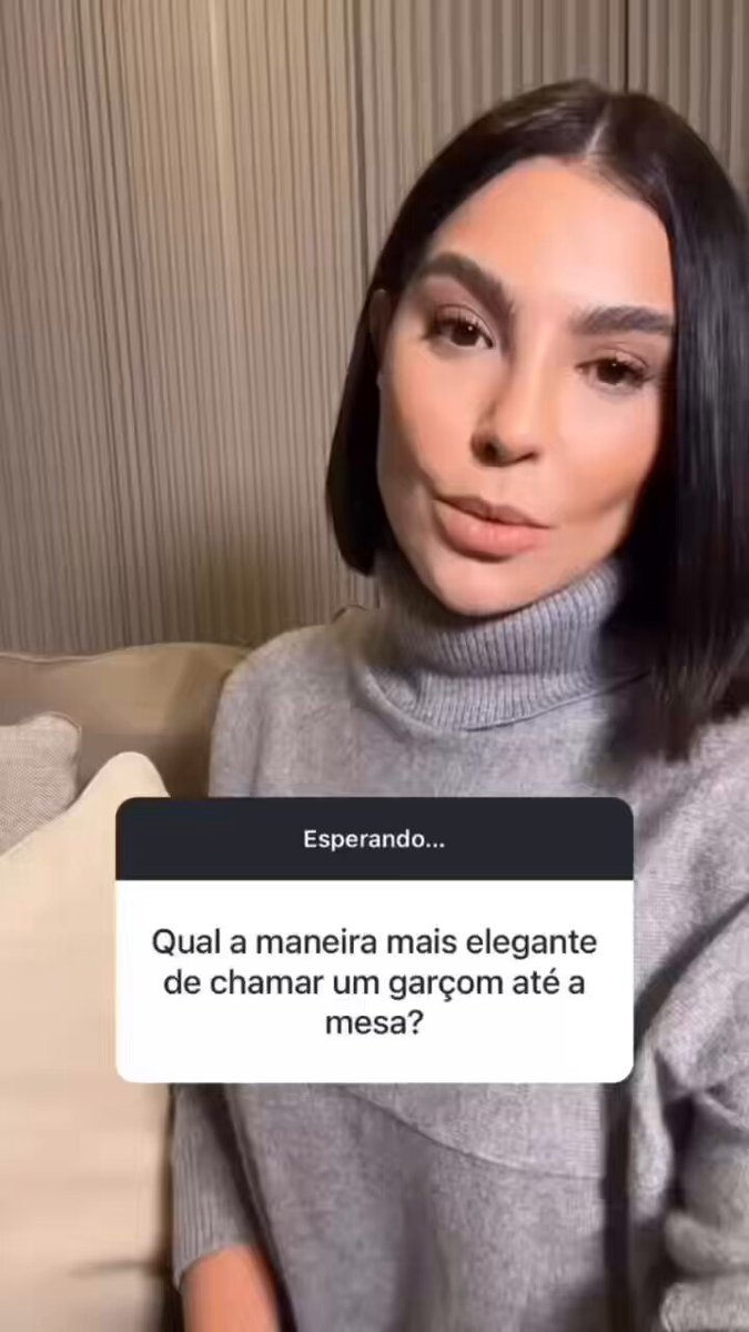 A maneira correta de chamar um garçom