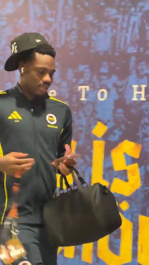 🟡🔵 Arriving in style 😏 #UEL | Fenerbahçe SK