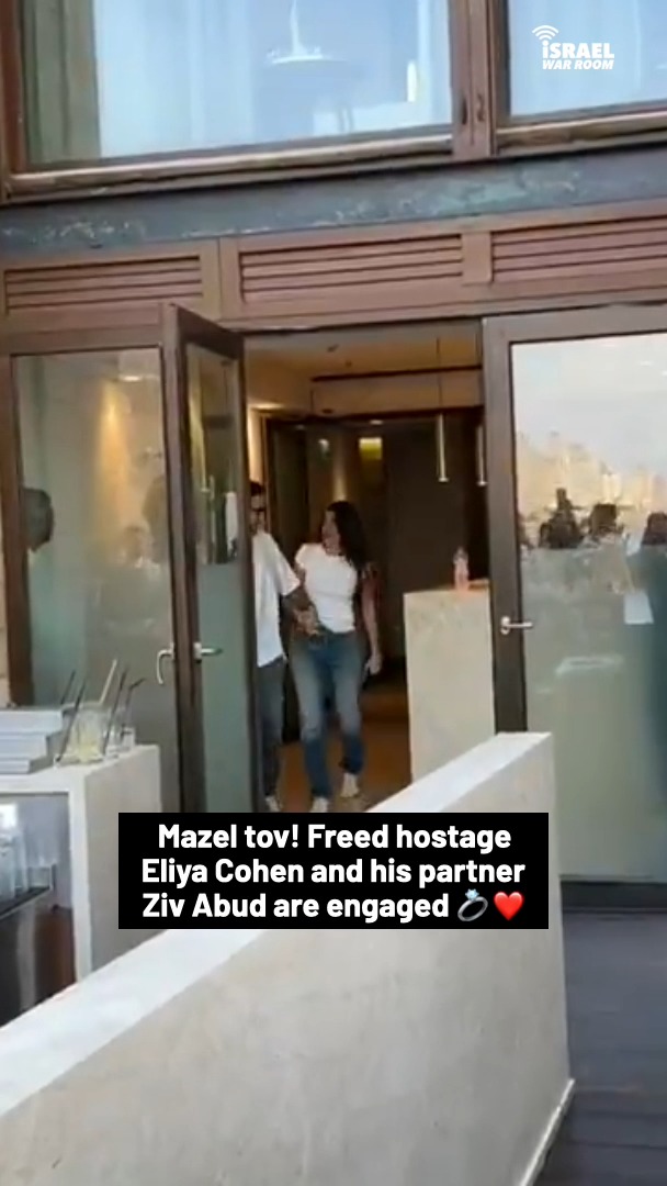 Days before the October 7 massacre, Eliya Cohen bought a ring to propose to his girlfriend, Ziv Abud. But before he did, he was kidnapped by Hamas terrorists from a bomb shelter near the Nova music festival. Ziv survived by hiding under dead bodies for hours. Eliya spent 505 days in Hamas captivity, believing the entire time that Ziv had been murdered in the massacre, while Ziv spent that time campaigning tirelessly for his release. Eliya finally reunited with Ziv in February, but he promised to propose only after all the remaining living hostages were released. Today, Eliya finally proposed. 💍 ❤️