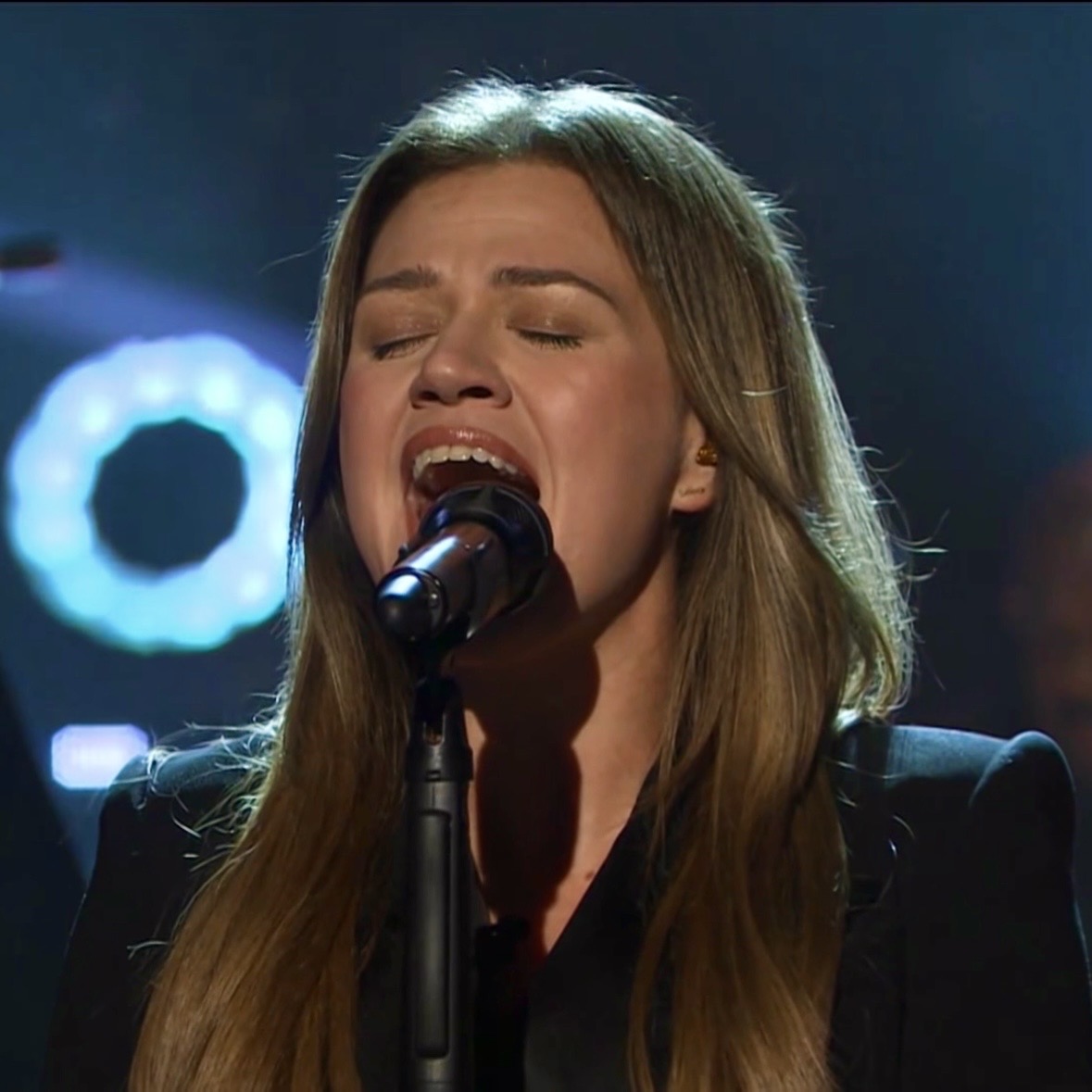 KELLY CLARKSON SINGING ‘NEVER ENOUGH’ FROM THE GREATEST SHOWMAN 😭