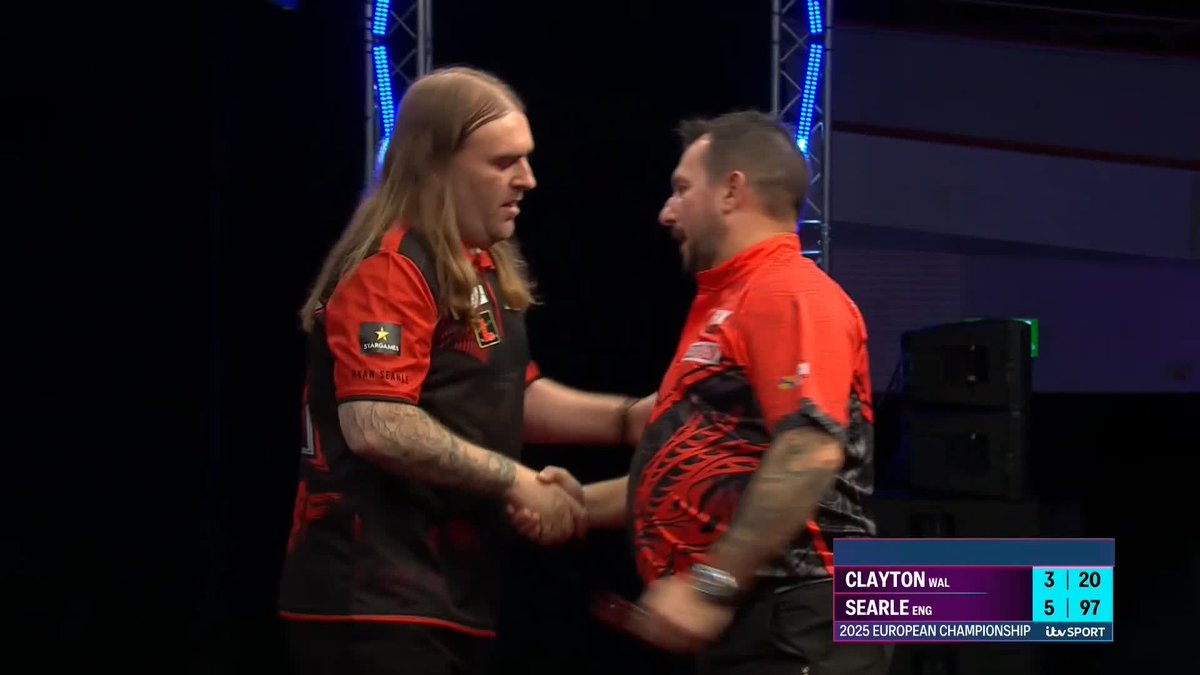 DOUBLE DOUBLE TO WIN IT! Ryan Searle capitalises on a below par performance from Jonny Clayton and beats The Ferret 6-3, pinning the double-double finish to seal the victory! 📺 #ECDarts | R1