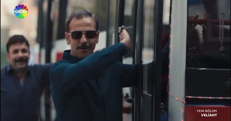 içi kan ağlamasına rağmen herkesi eğlendiriyor🥲 seviyoruz seni yahya kaptan