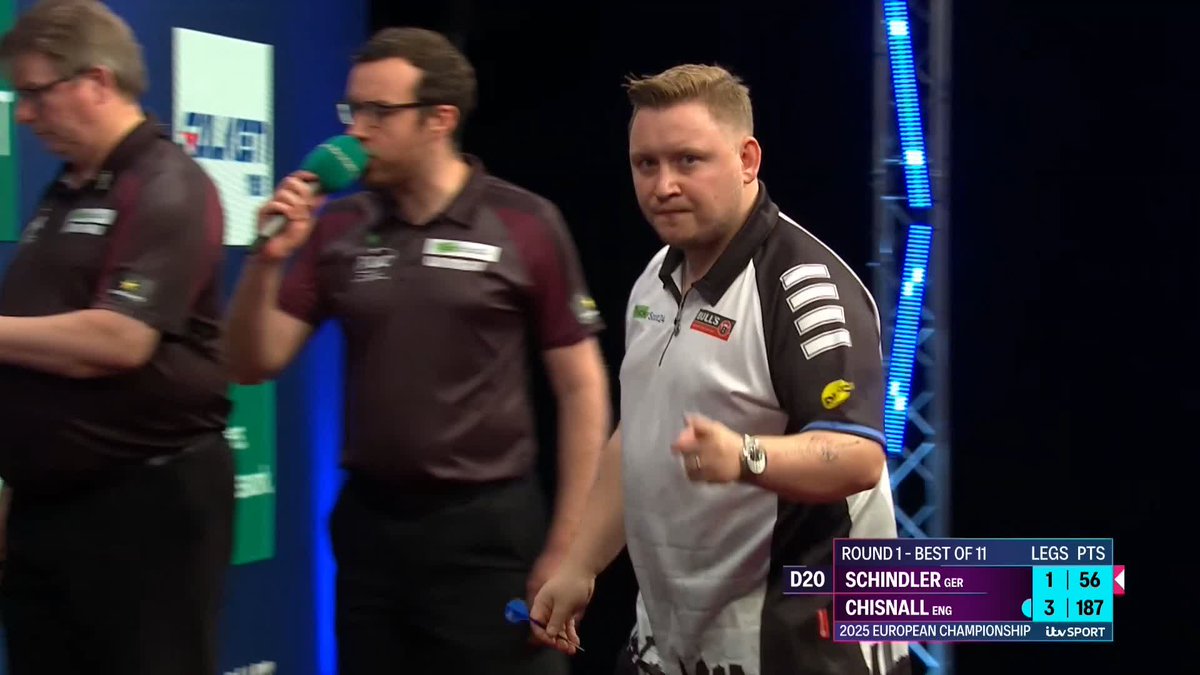 SCHINDLER FIGHTING BACK! The German number one is fighting back...👀 After a slow start for the first three legs, Martin Schindler wins back-to-back legs to trail by one in this contest! 📺 #ECDarts | R1