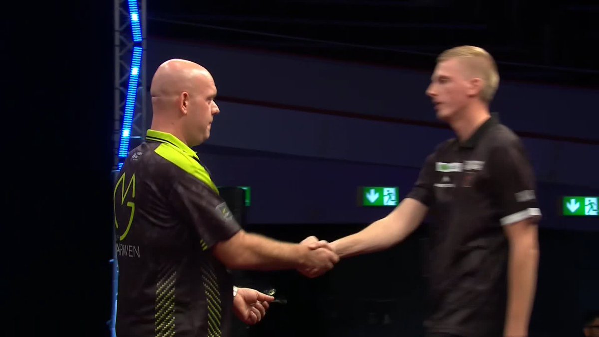 VAN GERWEN SCRAPES THROUGH! Michael van Gerwen survives a number of missed match darts from Wessel Nijman, as he beats his compatriot 6-5 in a shaky last-leg decider! 📺 #ECDarts | R1