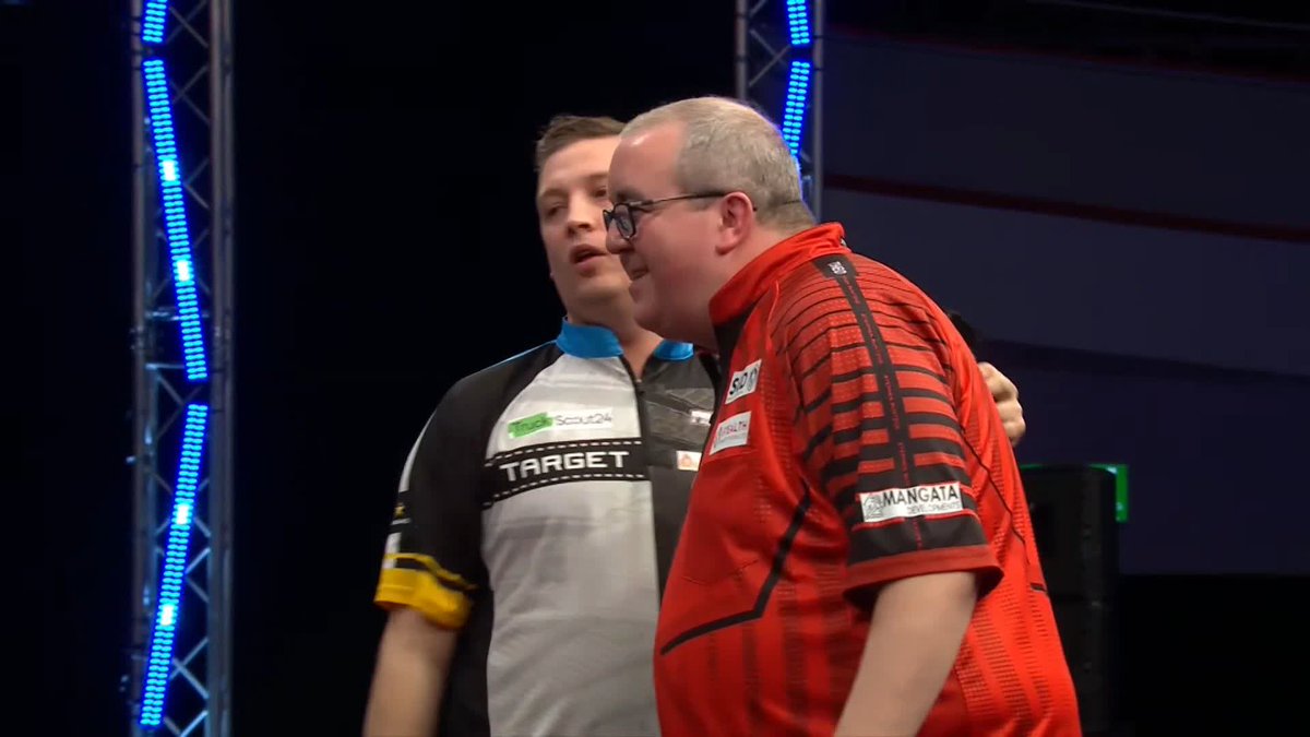 DOBEY PREVAILS! Chris Dobey is through to Round Two, as Hollywood averages over 105 on his way to a 6-3 victory over Stephen Bunting, who averaged over 109 himself! 📺 #ECDarts | R1