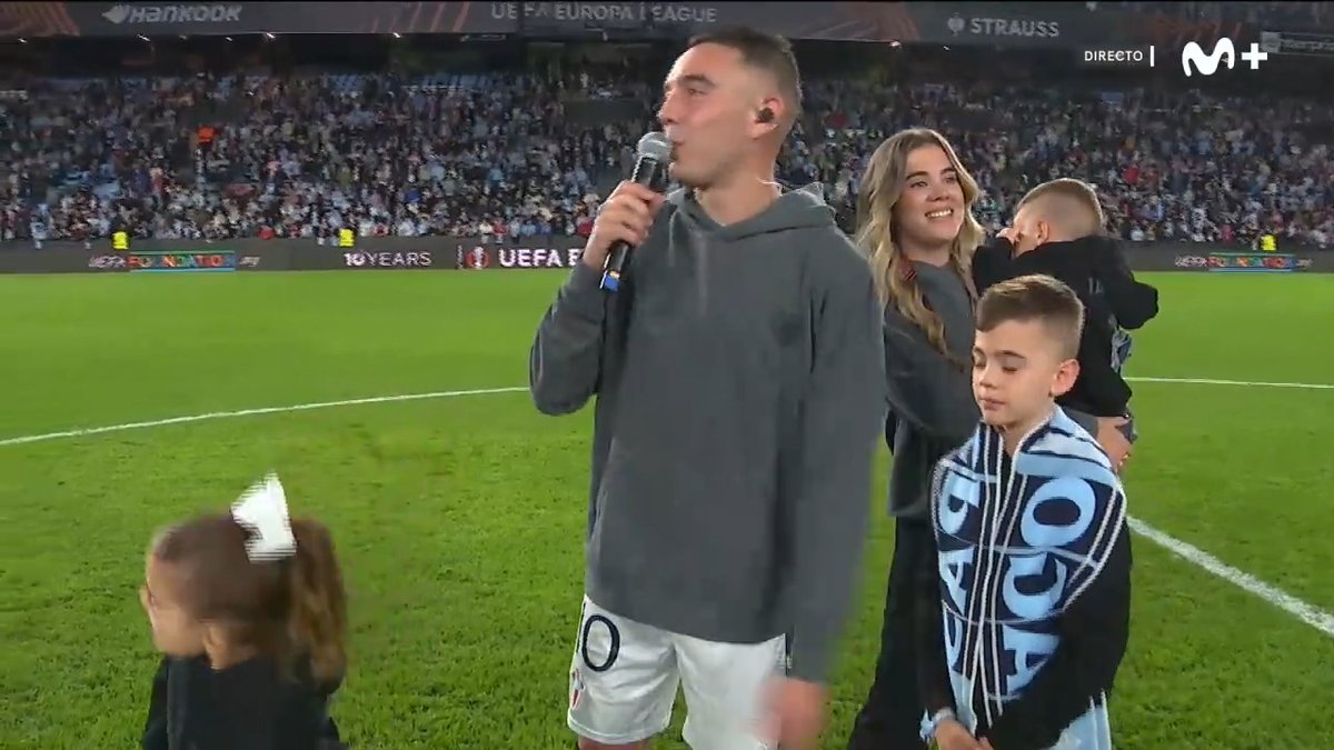 🩵 "Aunque parezca una despedida aún me quedan muchos partidos para seguir disfrutando junto a vosotros" "¡Hala Celta!" 🎙️ Iago Aspas Juncal en su homenaje tras sus 534 partidos con el club. #LaCasaDelFútbol #UEL