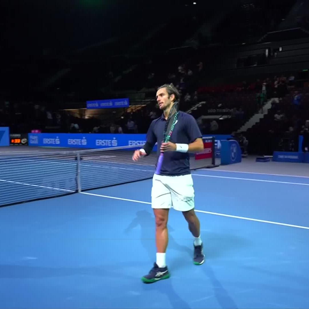 Sealed with a bullet 💥 Lorenzo Musetti earns the last quarter-final spot with a 6-3 6-4 victory over Etcheverry in Vienna! #ErsteBankOpen