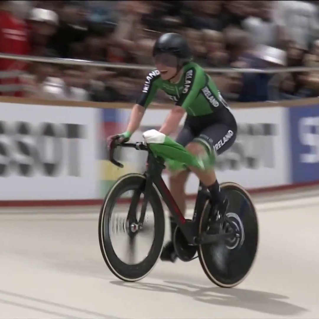 🇮🇪 Lara Gillespie: World Champion 🌈 The Irish rider pips Britain's Katie Archibald to gold in the elimination race... and she is absolutely delighted 🥇