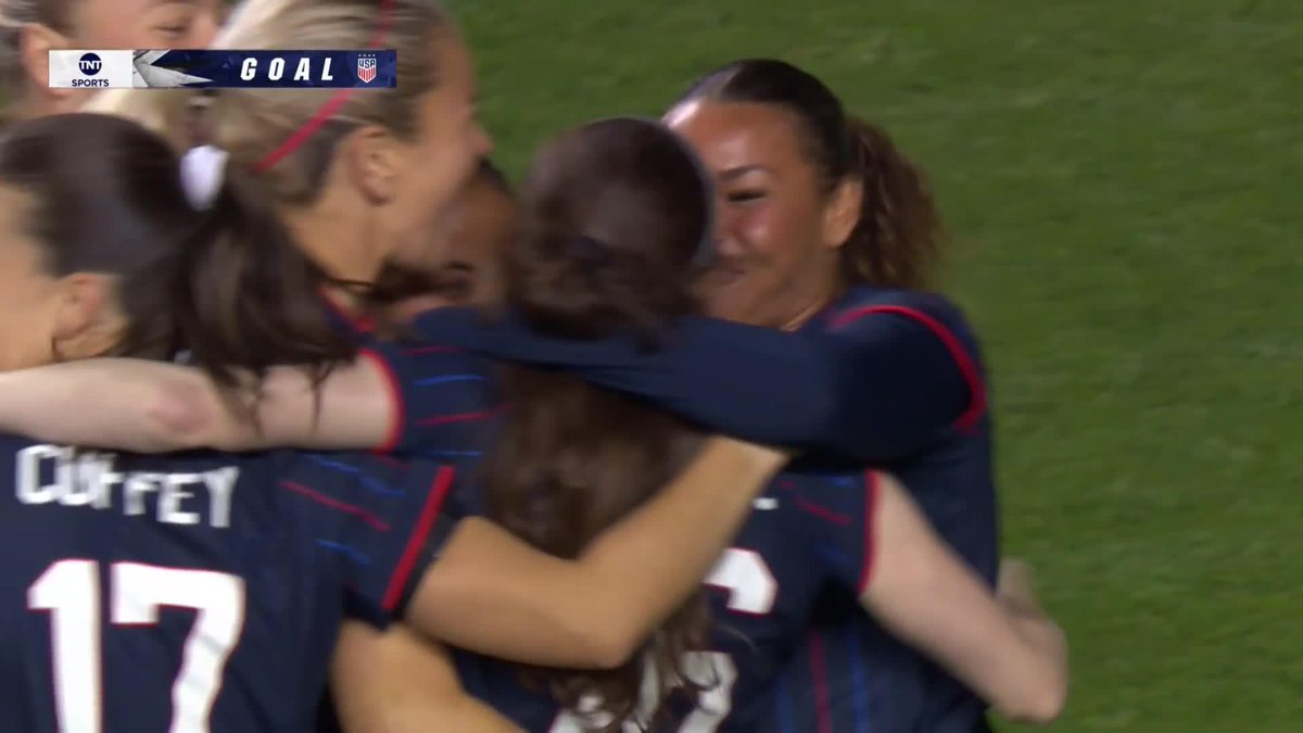 Pick out that corner, Rose 🌹 USWNT x Volkswagen