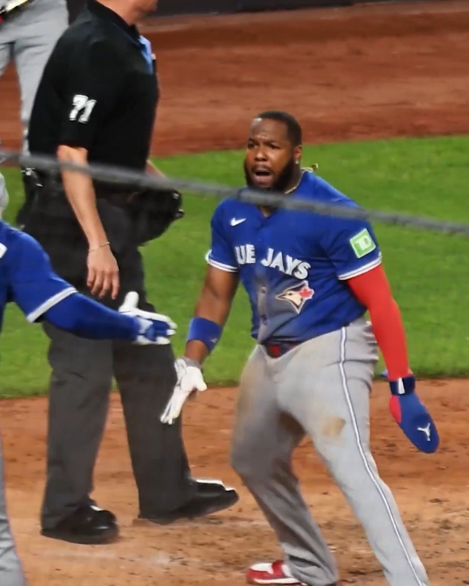 Vladimir Guerrero Jr. and the Toronto Blue Jays are four wins away from bringing a #WorldSeries trophy back to Canada 🇨🇦
