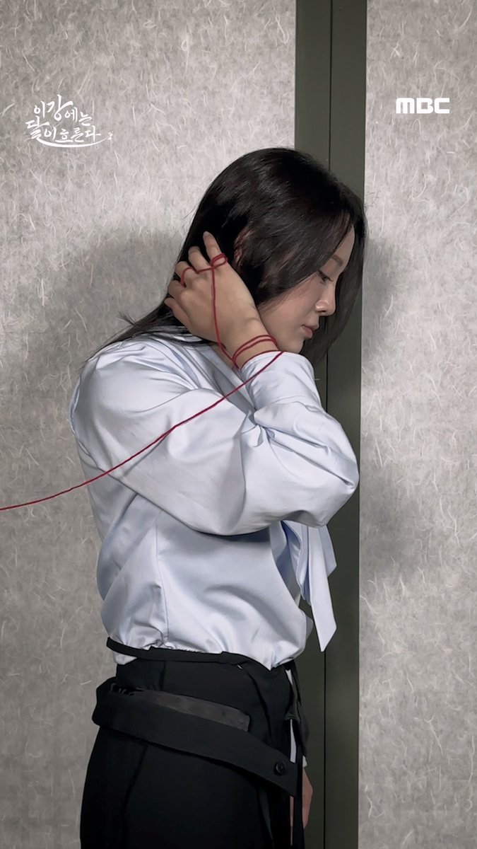 혹시 ‘홍연’에 대해 들어보셨나요? 운명은 피할 수 없고, 이어진 인연의 실 그 끝엔 언제나 이강과 달이가 있었다💞 #이강에는달이흐른다 11월 7일(금) 밤 9시 50분 MBC 첫 방송 #이강달 #강태오 #김세정 #이신영 #홍수주 #진구 #mbcdrama #MBC금토드라마 #MBC