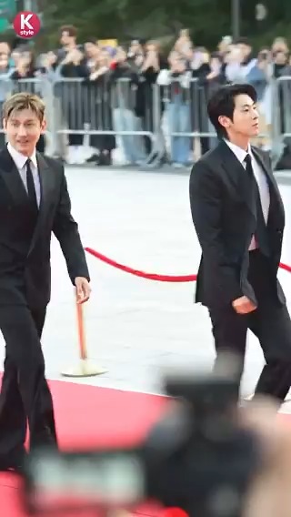 東方神起「大衆文化芸術賞」レッドカーペットに登場✨ ▼関連ニュース🏆 #東方神起 #ユンホ #チャンミン