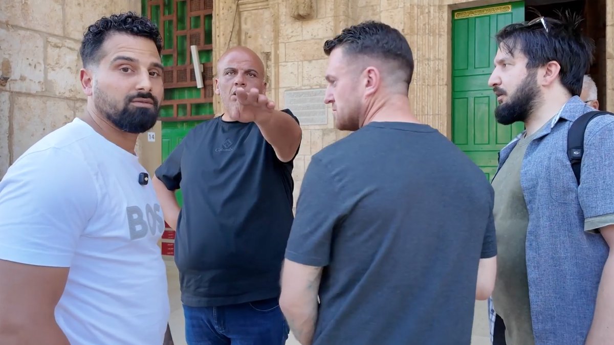 🚨 Tommy Robinson was just BANNED from Al-Aqsa — even after being brought to the Temple Mount by a former MK who was SHOT FOUR TIMES fighting for equal access to the holiest Jewish site. This is what REAL apartheid in the Middle East looks like. 👉