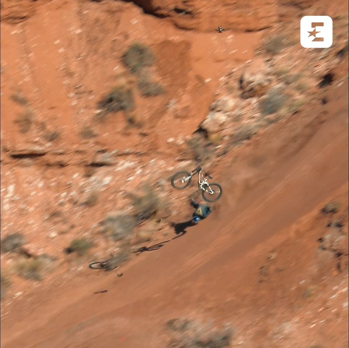 𝐎 𝐑𝐀𝐍𝐘 😱😱😱 Szymon Godziek miał dramatycznie wyglądający upadek podczas #RedBullRampage2025. Szczęśliwie jest to gość ze stali, więc nic poważnego mu się nie stało 🙏