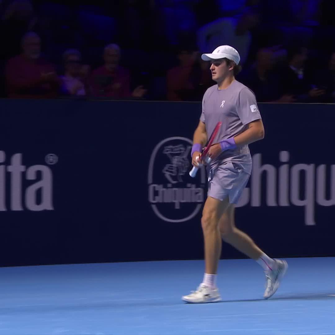 Two moments of brilliance to break 🤩 With that Fonseca levels the match at a set a piece 🙌 #SwissIndoorsBasel
