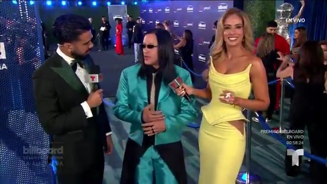 Elvis Crespo llegó con flow, estilo… ¡y su familia al lado!