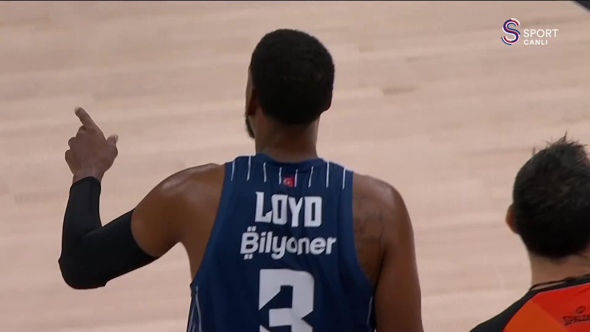 🔵⚪ Anadolu Efes, Fenerbahçe Beko karşısında ilk çeyreği önde bitirdi!
