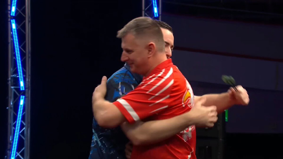 A 109.98 average topped off with a 161 for a whitewash win Luke Humphries sending out a message that he’s still World Number 1 😉