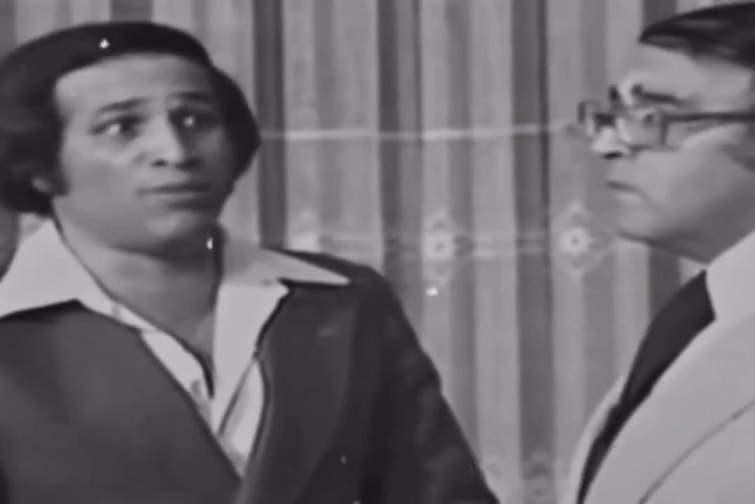 سعيد صالح قعد تلات ساعات يضحك الناس في مسرحية العيال كبرت وفي آخر نص دقيقة لخص الموضوع بشكل درامي أكثر من ممتاز ✨🖤