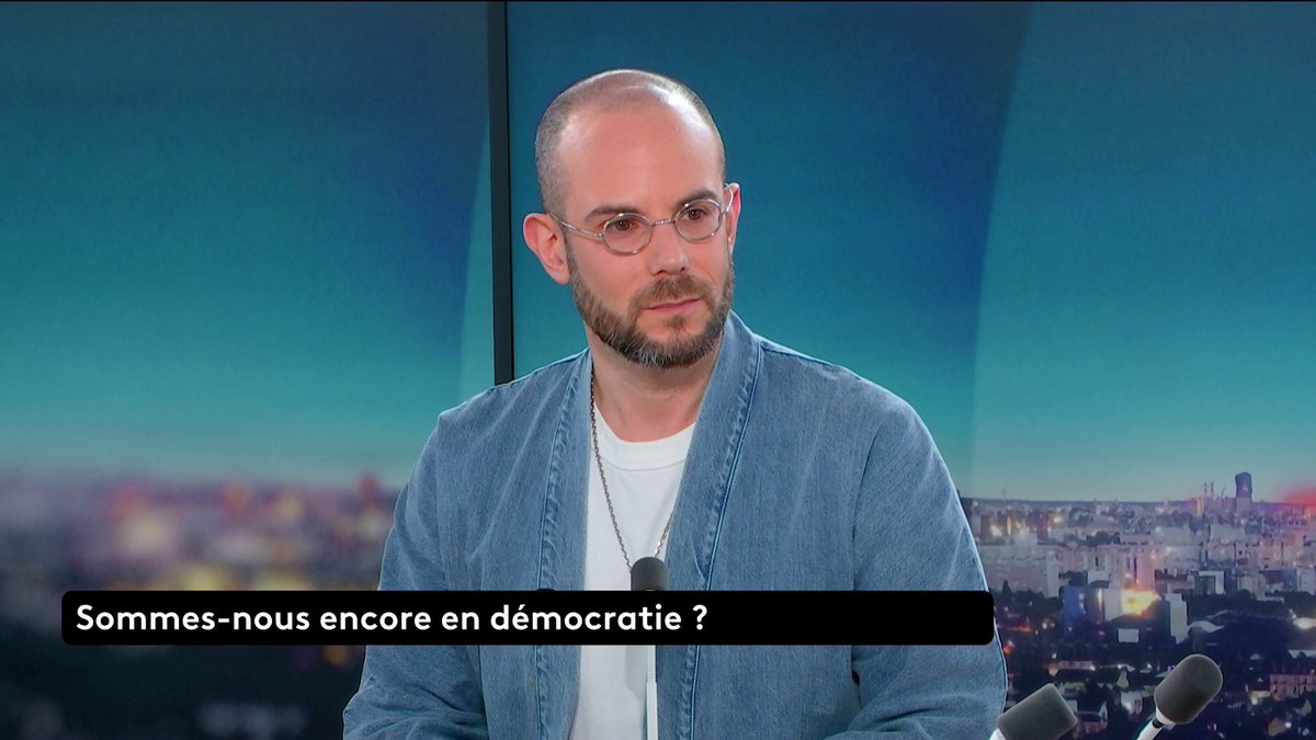 🔴 Crise démocratique : " E.Macron a utilisé le mensonge comme un mode quotidien de communication au même titre que Trump ou Bolsonaro", indique Clément Viktorovitch, auteur du livre Logocratie, pointant la dérive du discours politique. #canal16 #LePourEtLeContre