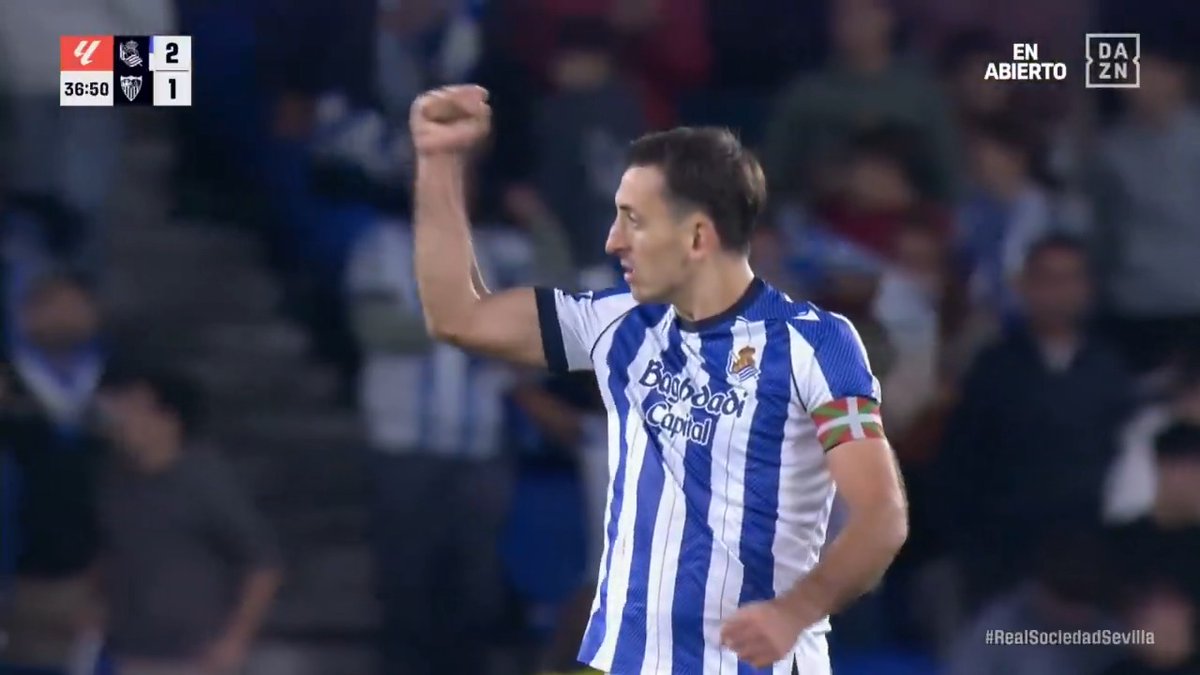 Capitán. Salvador. Goleador El hombre que lo es todo en la Real Sociedad. Mikel Oyarzabal y un doblete para firmar la segunda victoria de la temporada 💙🤍 #LALIGAenDAZN ⚽