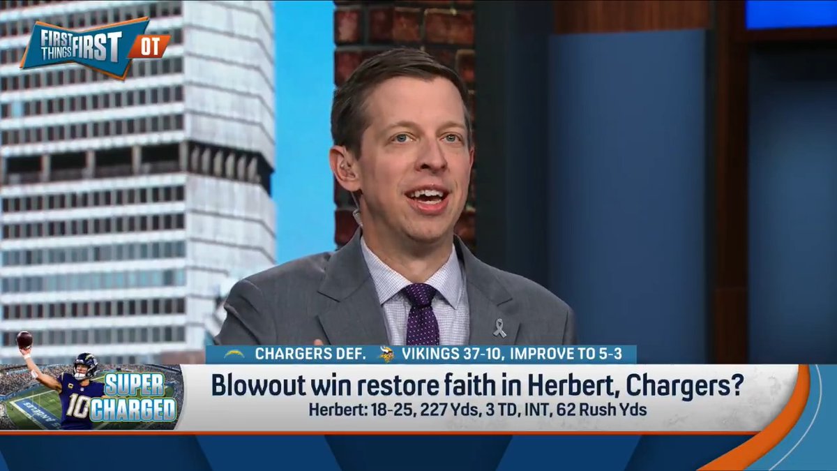 "We're back on pace! This team can get to 12 wins." Danny Parkins says Justin Herbert is back on the Peyton Manning path