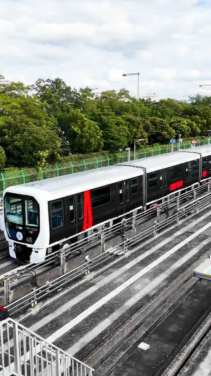 アルバルク東京 特別装飾車両🚃 「TOKYO GO」運行開始📢 ゆりかもめとともに #アルバルク東京 特別装飾車両「TOKYO GO」を制作しました！ 片面はロゴデザインでもう片面はルークデザイン！ ゆりかもめが開業30周年となる11/1(土)より運行します。 #TOKYOGO 🔗詳細はこちら