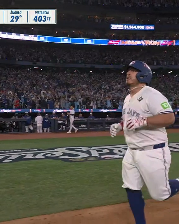 Alejandro Kirk es el primer jugador nacido en México en conectar un jonrón en una #SerieMundial. HISTORIA. 🇲🇽 ⚾