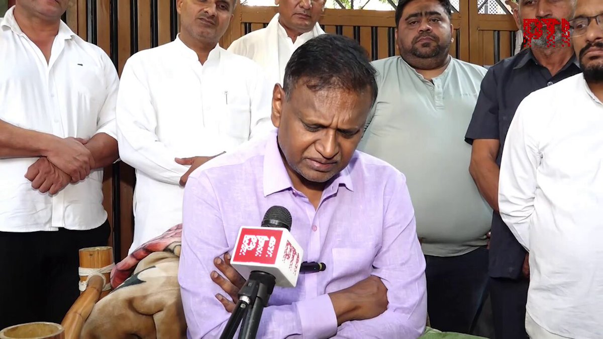 VIDEO | Delhi: Congress leader Udit Raj (Dr. Udit Raj) alleges that authorities forcibly evicted his family from their Pandara Park residence. He says, “The Modi government is trying to humiliate me so that I also commit suicide like ADGP Y Puran Kumar. I tried to contact Manohar Lal Khattar and other concerned officials, but couldn’t reach them. Our belongings have been thrown out, even though a court hearing is pending on October 28. They want to keep Dalits within a ‘limit’-just as they have done for centuries. Even the IB had said I needed security as I was receiving threatening calls. The Modi government can get me killed, but I will not compromise…” #UditRaj #Congress #Politics (Full video available on PTI Videos –