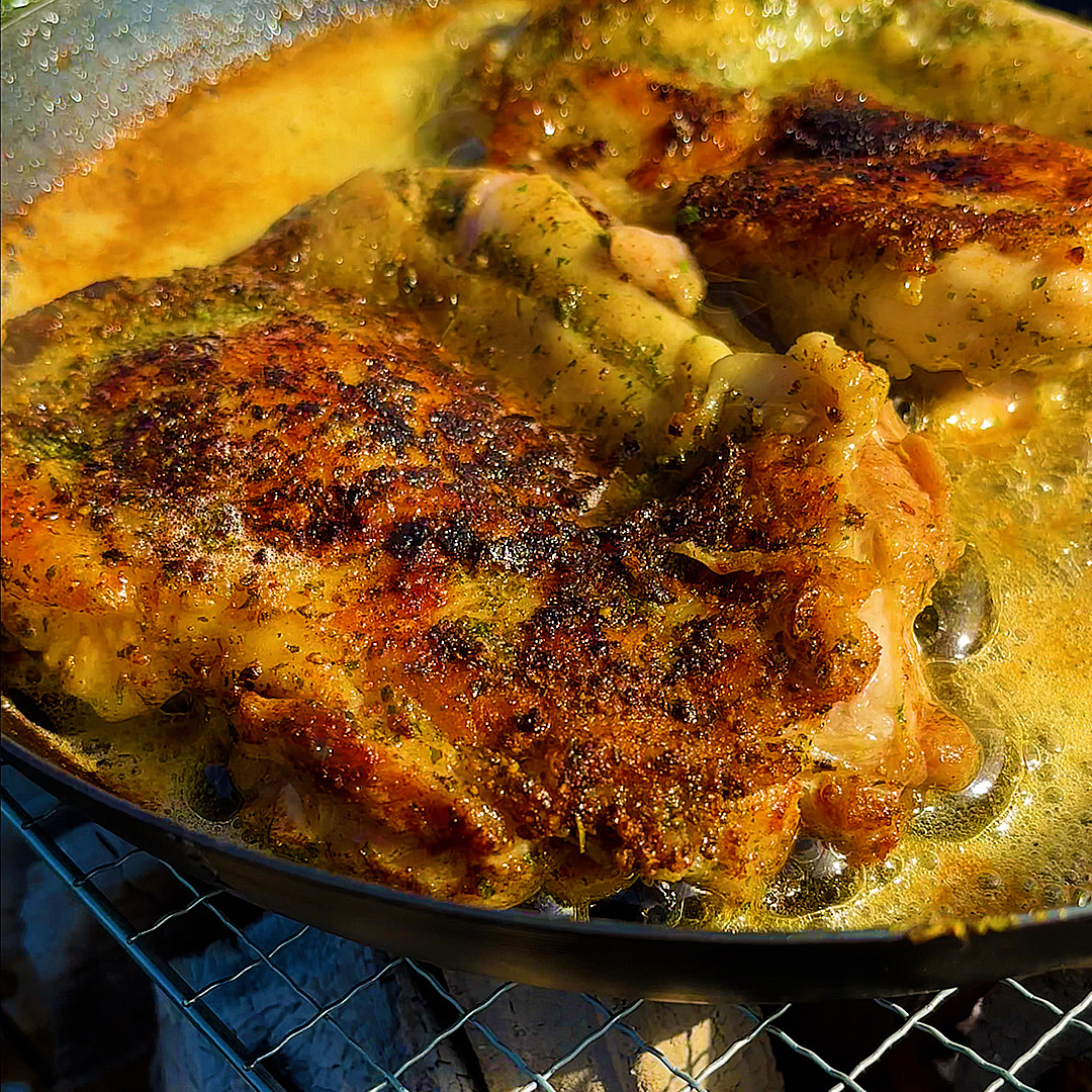 【バター香る罪深きおいしさ】ジューシーすぎるチキンの香味揚げ焼きレシピ / Butter-Basted Chicken🐓🤤
