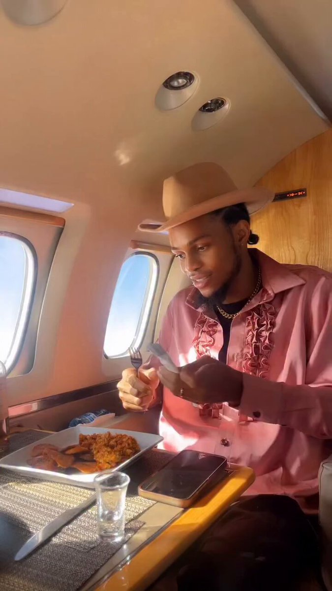 Regina Daniel’s and her brother seen in a private jet eating jollof rice 😂👀 Omo them no send Ned o