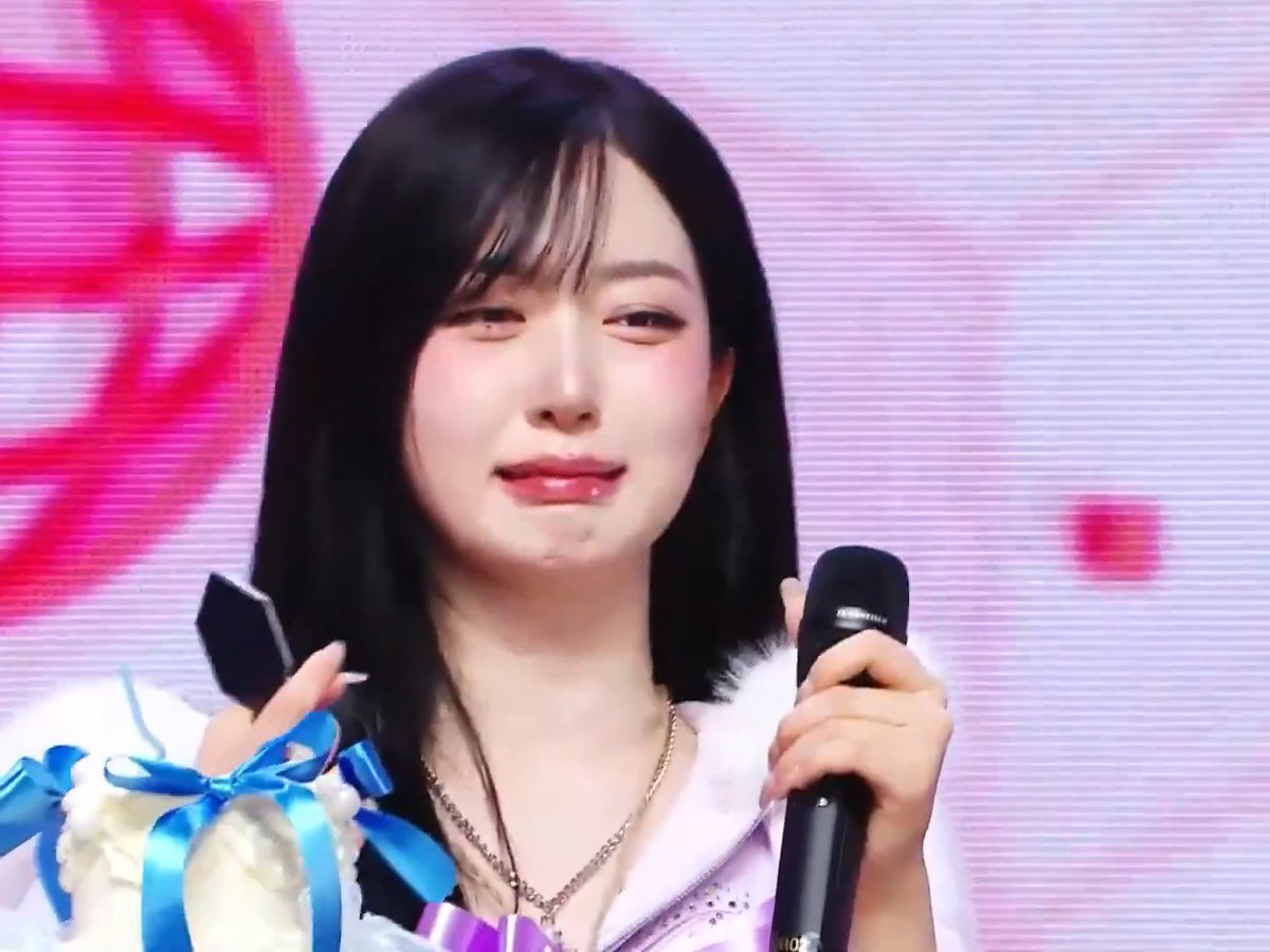 SEEING MY 6 NMIXX GIRLS CRYING SO HARD THIS UP CLOSE IM GOING TO END IT ALL