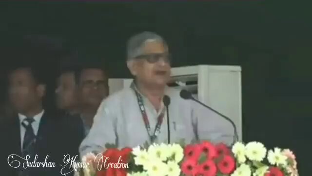 डियर मोदी शाह नड्डा! एक बिहारी नेता, JDU का नेता आपको बता रहा है कि लालू यादव जंगलराज के प्रतीक नहीं हैं. ये बात किसी को भी तभी समझ आएगी, जब वह BJP से दूर होगा. भाजपाई चश्मे नज़रिया धुँधला कर देते हैं. Rashtriya Janata Dal का नया दौर पढ़ाई, दवाई, कमाई, सिंचाई, सुनवाई, कार्रवाई की बात कर रहा है.