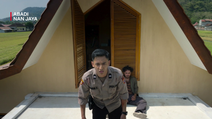 Pak pulicinya langsung expired kena serangan zombi 😱 🎬 Abadi Nan Jaya