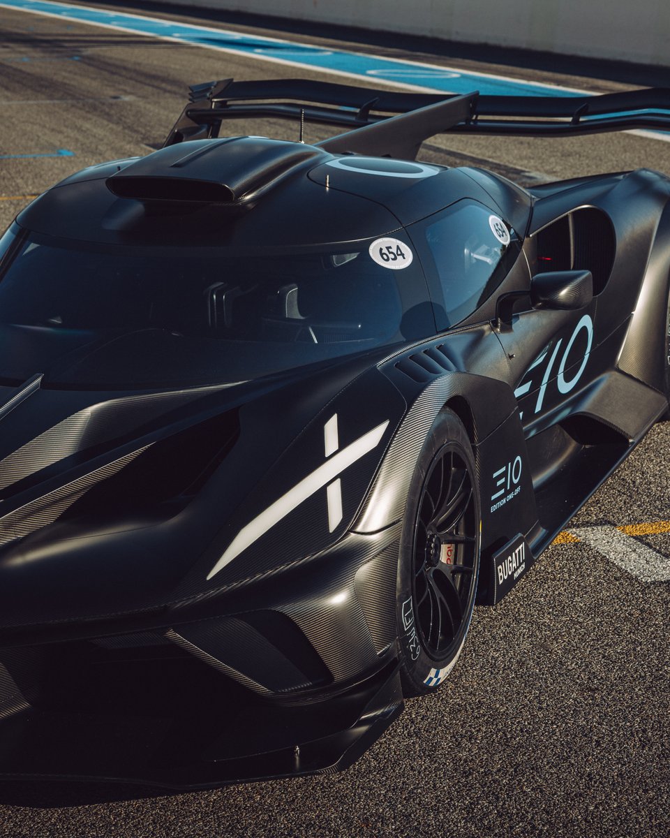 Artistry meets adrenaline. The BOLIDE, forged from BUGATTI’s racing spirit, finds its true purpose on the asphalt of Circuit Paul Ricard during the ‘Feeling the Track’ event. #BUGATTI #BOLIDE –