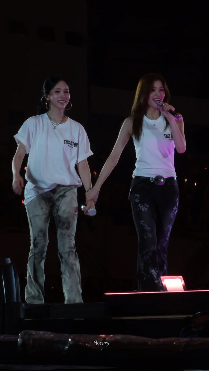 Sana leading Mina around by the hand to do all the different poses 🥺