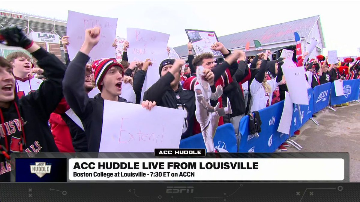 IT'S ELECTRIC IN LOUISVILLE 🔥 Eric Mac Lain getting the crowd hype to start the morning 😤