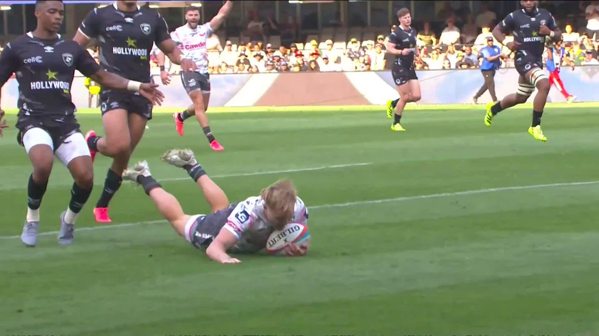 Blair Murray does it all by himself! 🙌 Scarlets Rugby lead against the Sharks 🔴