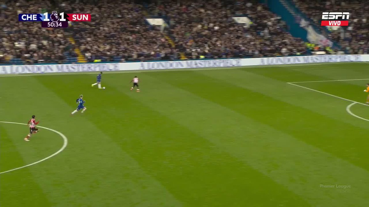 ¡ERAN 2 CONTRA 1! Increíble la contra que desperdició Chelsea. 📺 Mirá la Premier League por #DisneyPlus Plan Premium